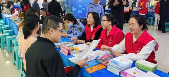 法治護航誠信建設(shè)  宣傳推廣惠民政策