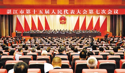 市十五屆人大七次會(huì)議開幕 余鋼主持會(huì)議 李勇毅作政府工作報(bào)告