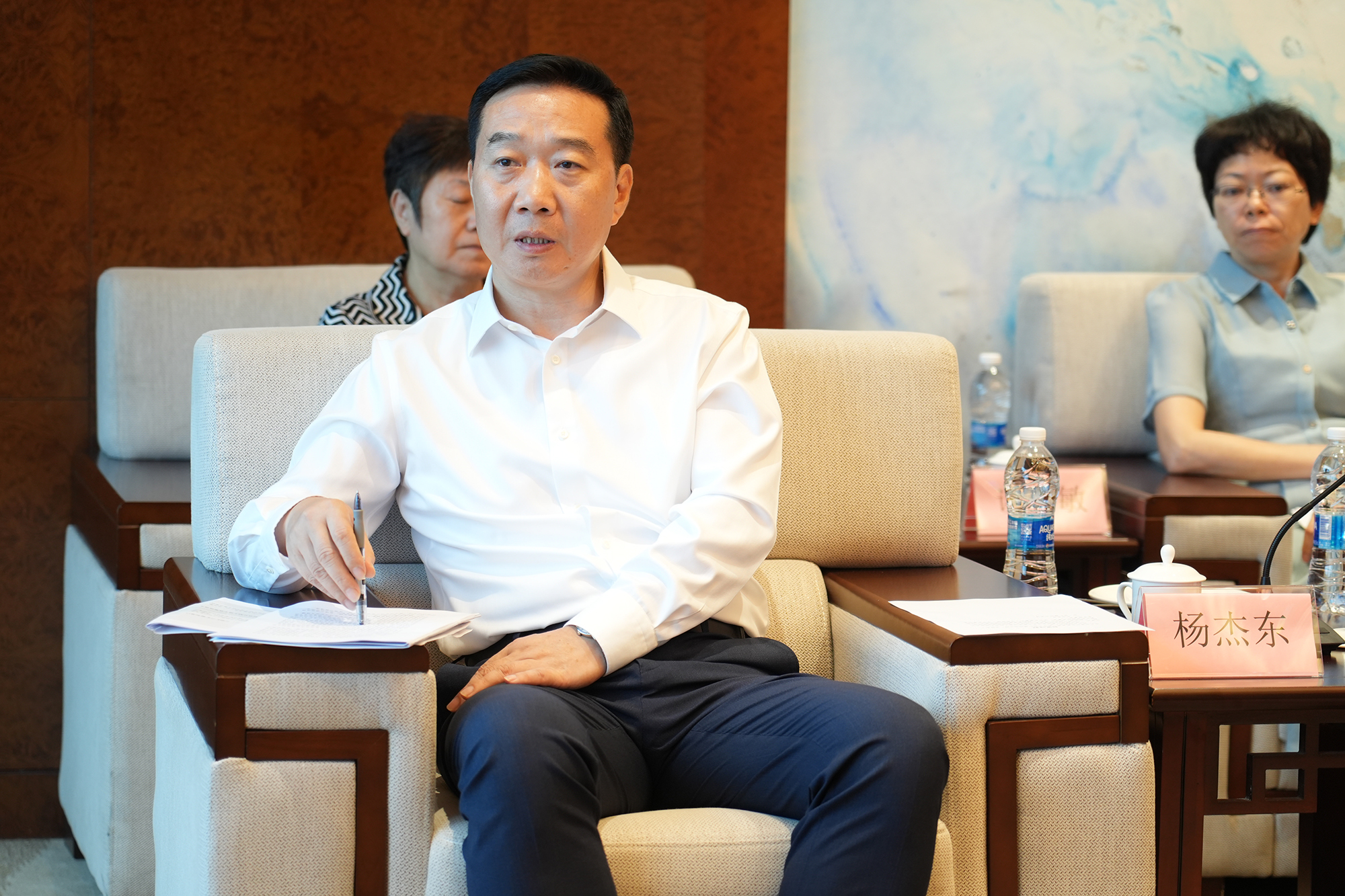 4、楊杰東主任對中國平煤神馬集團提出的事項進行交流回應.jpg
